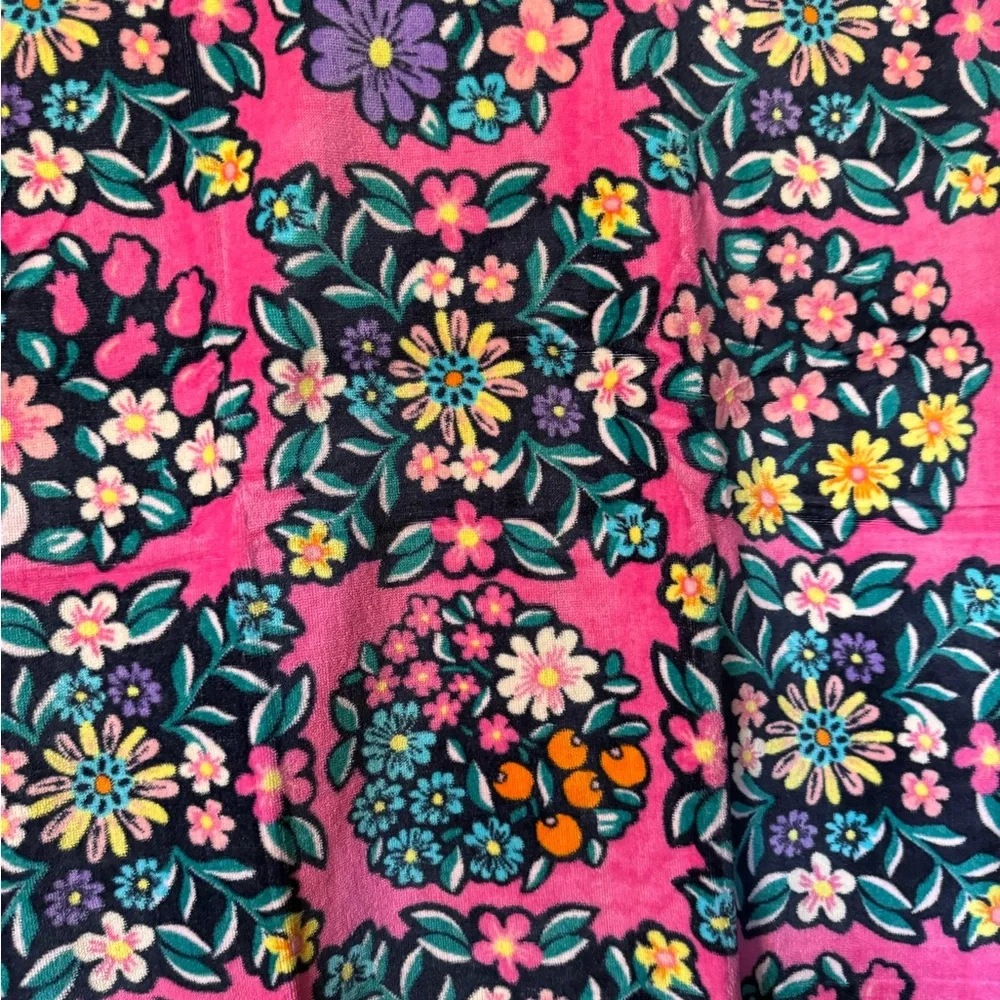 NWT Vera Bradley Kaleidoscope Rosettes Beach Towel Rare! 33” X 66”